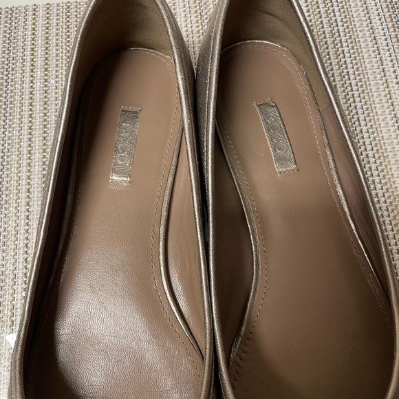 Metallic gold flats. - Picture 6 of 11